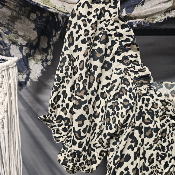 3/$25 ASOS Leopard Print Button Down Poof Sleeve Mini Dress size 6 - Picture 6 of 9